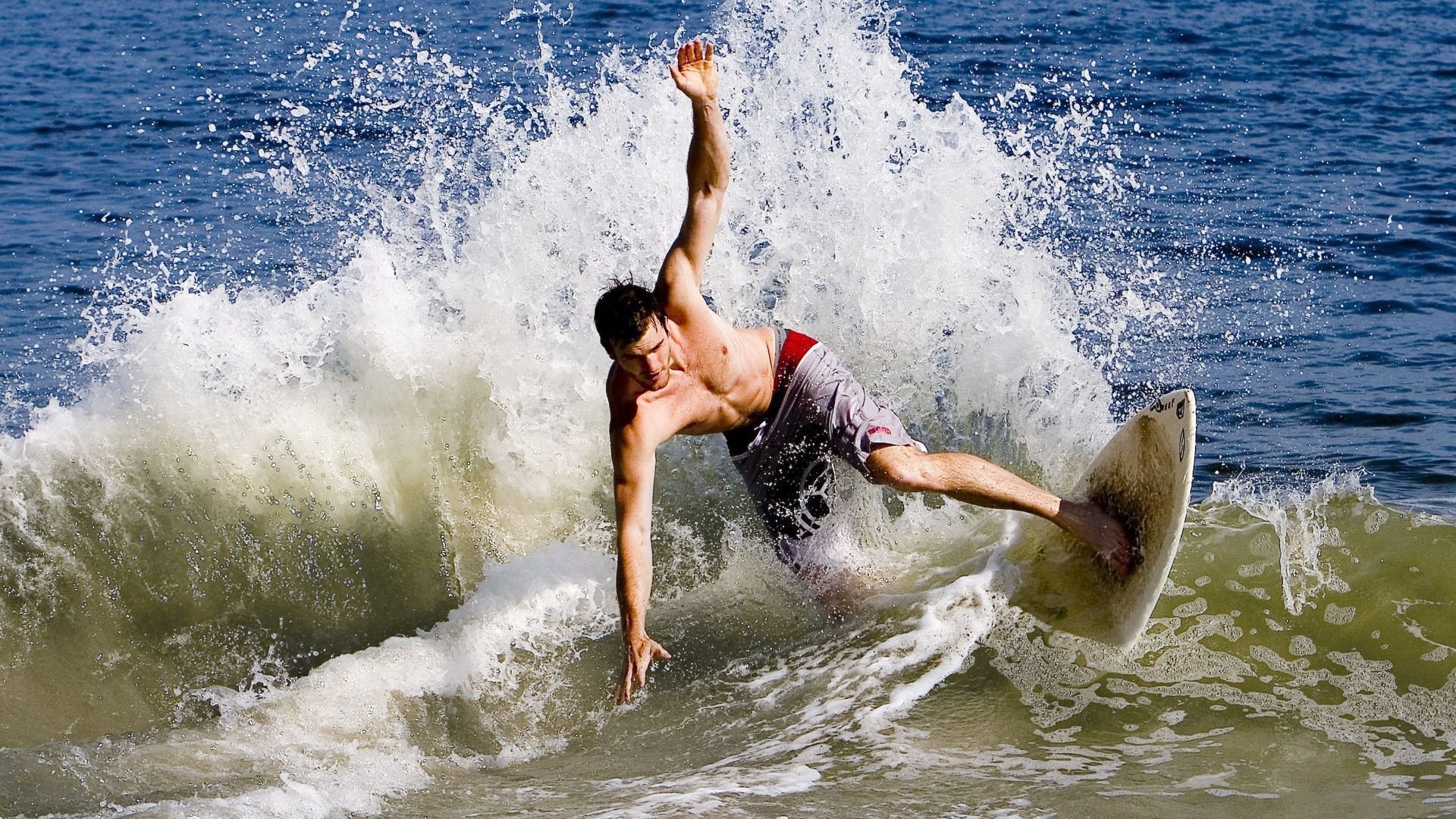 包含今夜WTT冠军赛前瞻：欧文伤情更新，金州勇士冲击逆转纪录的词条